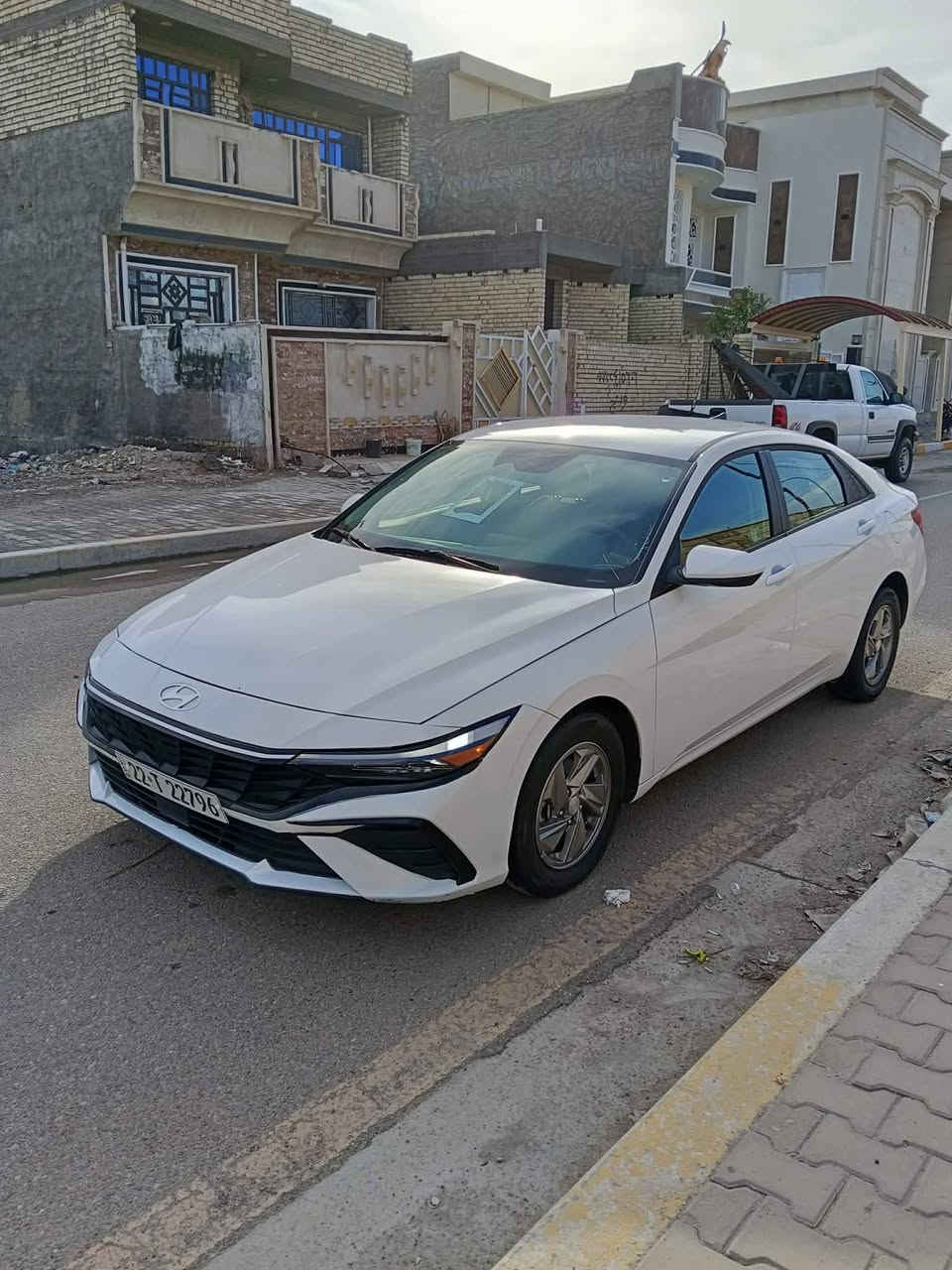 السلام عليكم
هونداي النترا للبيع موديل 25 رقم اربيل الجديد 
دخول جديد البارحه اترقمت ودخلت بغداد حادث السياره دعاميات فقط السياره شبه كلين بدون صبغ بدون ارباك بدون دواخل 
المواصفات 
شاشه الكتروني 
لد نهاري + لايت زنون 
فول تحكم استيرن
ثلاث انظمه قياده
رادار امامي 
ويل كب توقف ذاتي عنده الاقتراب 
محرك 2000 دوش بانزين فقط
وباقي المواصفات المعروفه 
مكان السياره بغداد 
الهاتف  ***********/***********
