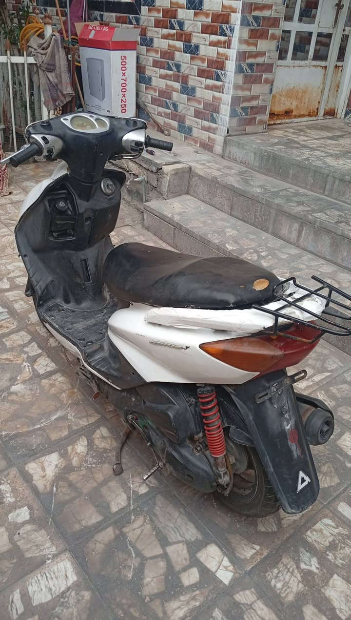 سلام وعليكم اخوان سكنز نثية شغالة بيه خيط تبخير ابيعلك كوم حديد كابريتر مو مالته تجاري كفرات نضيفه مابيه شي مكاني بغداد قريب علة بلديت الشعلة 
قفل 150 الف 
***********
