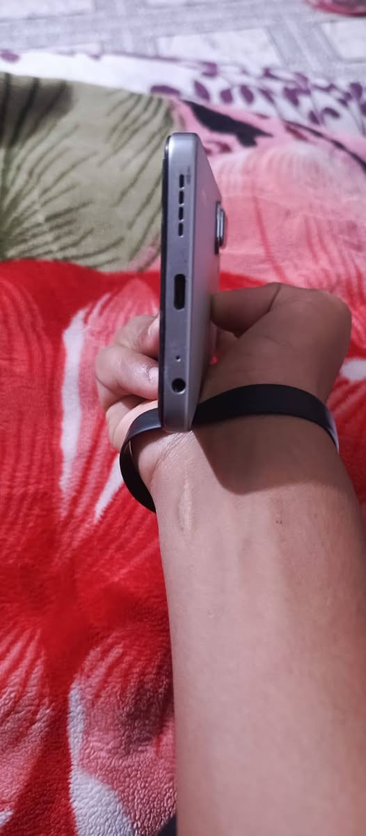 سلام عليكم متاح تلفون بروInfinix HOT 50 جهاز نظيف مامفتوح كامل غراض شاحنه وسماعة وكفر الأصلي ذاكره 256  يشغل 60فريم           مكاني بصره قبله حي.  المهندسين سعر  220وبي مجال راسلني علي هذا الرقم ***********
