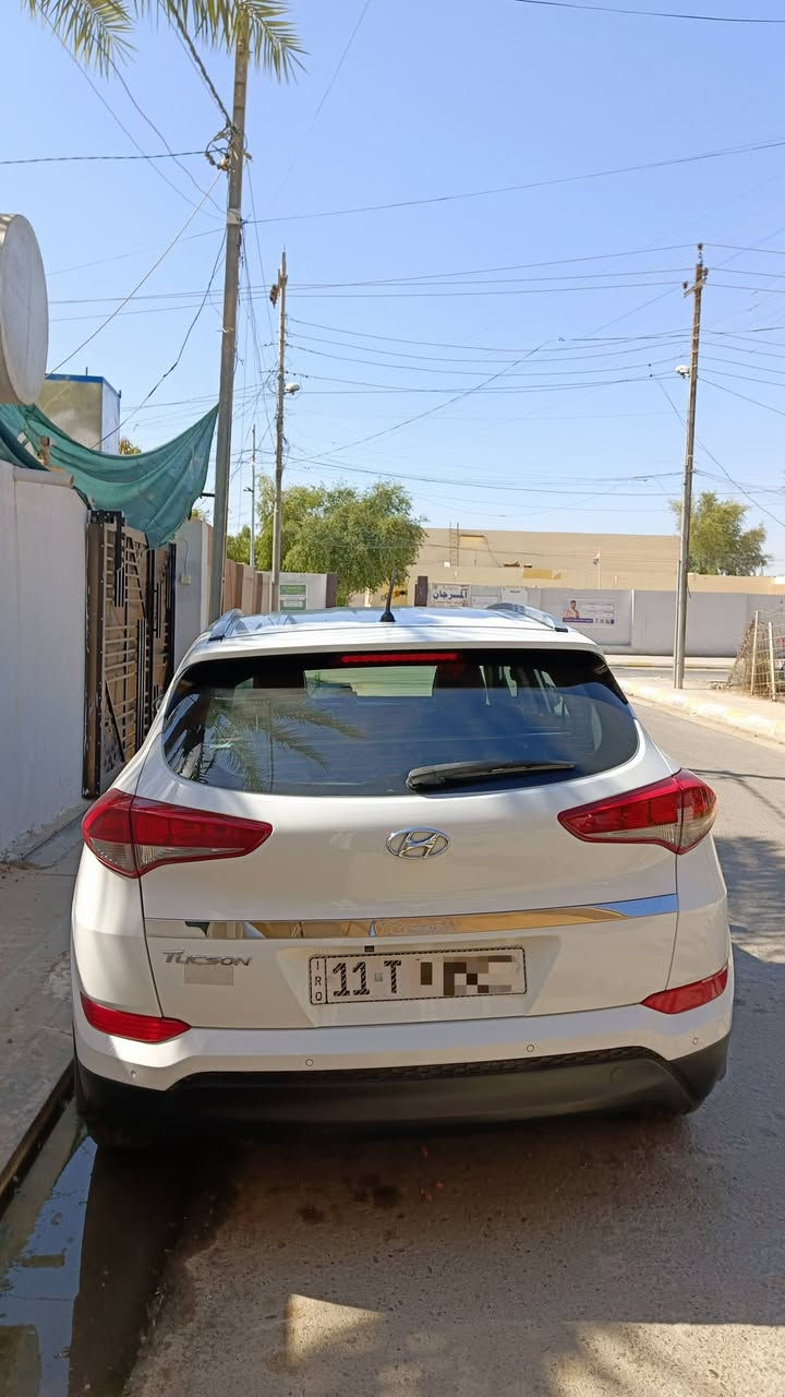 هونداي توسان 2018 خليجي رقم بغداد انگليزي ( السعر 177 ورقة وبيها مجال)
محرك 2000  (ماشية 112 الف وقابل للزيادة)
تبريد قطعتين ـ تحكمات ستيرن ـ ثلاث أنظمة قيادة 
السيارة مكفولة كفالة عامة (عدا تكحيله بالصندوق قدر شبر ) والصور موجودة قبل التكحيل 
(السعر 177 ورقة) وبيها مجال عنوان السيارة الفلوجة ‏‪***********‬‏
