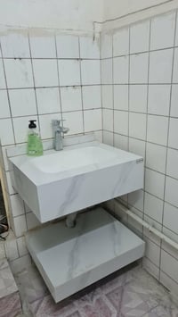 ثريات 20 والمغسلة مع المرايا70 وبيها مجال07801637400