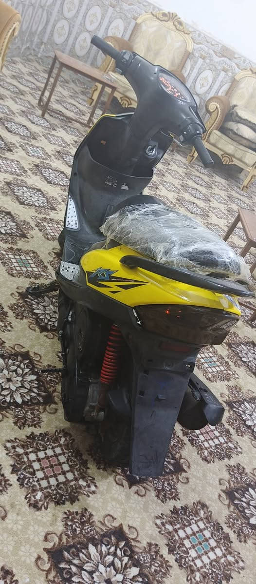 سلام عليكم ماكس عدله  للبيع سعر 450 وبيها مجال دراجه نضيفه احلى من صور كهربائياتها كلها شغاله سلف هندر بس ما عده عداد سرعه ول بانزين ولباقي من طول لطول شغاله دراجه كايمه ماتشتغل عوزها تجفيت قبل لاتكوم نكره سلف تشتغل بس خبطت دهن وبانزين مكاني ناصريه قرب جامعه ذي قار منطقه صخين 
رقمي ***********
