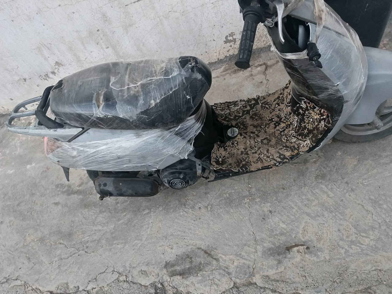 لبيع دراجة ليدي  مكينة خير من الله  العنون ولوبة سعر 150 تعال وتساب +964 787 585 9548


**إذا كنت صاحب هذا الإعلان وتريد حذفه لأي سبب، رجاءا أرسل رسالة إلى الدعم الفني**