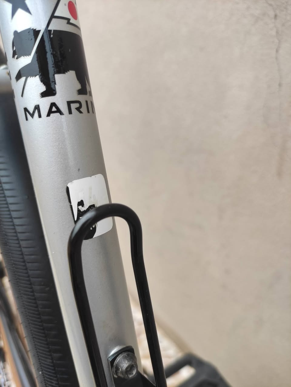 السلام عليكم 

لعشاق الترحال والمسافات الطويلة والرحلات الخارجية 

دراجه #ترحال ماركة #MARIN مارين العالميه ماركه غنيه عن 

التعريف صنع ياباني اصلي اورجنال Made in JAPAN🇯🇵

حجم 27.5 قياس لارج ارتفاع الفريم 54 لشة عالية وضخمه

لون سلڤر لامع ميتاليك مميز ...مع وشومات الشركة لون اسود

سستم شيمانو كامل سيت كلاريس #SHIMANO_CLARIS

بدالات السرعه 8X1 سحب دفع #شاشه حديث سلس جدا 

بريكات سستم #تيكترو دسكات ميكانيك ماركة #TEKTRO

وياله زوم طبقتين مخصصه لتحمل الاوزان الثقيله والطسات 

تايرات كتان اصلية نقشة ناعمة ضد الثقوب مخصصة للترحال

سيبايات #MAXترحال اصلية امامي وخلفي تحمل اوزان الثقيلة 

كمبليونات وياله سلايت ...ستيرن رياضي ...سرج طبي اصلي 

مع گيج (عداد سرعة) بلوتوث اصلي ...پم (منفاخ ترحال) اصلي 

🔴الدراجه قطعه مال حاويه غير مستخدم داخل العراق 
     الدراجه على وضع الشركه بلاد ما بيها برغي مبدل
     كامله وجاهزه ما بيها اي نقص 

المكان الموصل الجانب الايسر...السعر 4 ورقات (400$ دولار) 

يوجد توصيل بغداد 

*********** رقمي للتواصل
