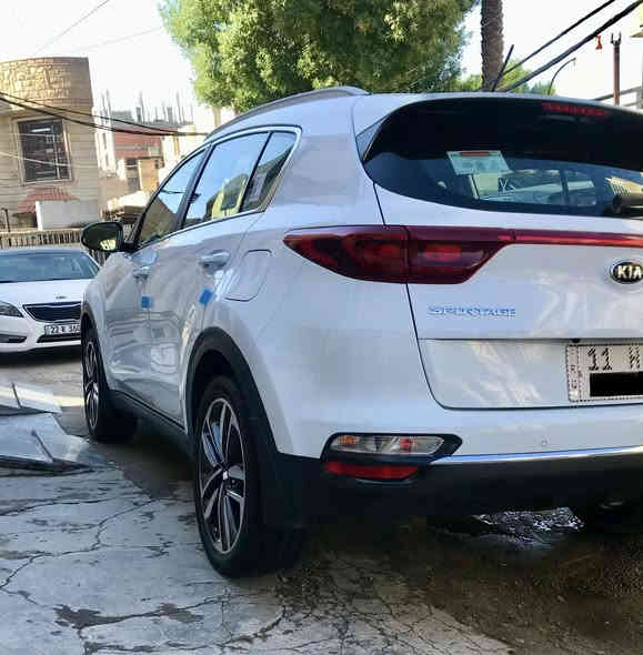 كيا سبورتج ( ٢٠١٩ ) خليجية ماشية ( ٤١ ) مكفولة كفالة عامة من الضربة والصبغ والبارد والفتح والتبديل والرصعات والشخوط  . رقم بغداد الدولي الجديد ( بأسمي ) هزة جديدة وسنوية مجددة لغاية ( ٢٠٣٠ ) محرك ٢٠٠٠ دوش تخم تاير وبطارية جدد داخلها جديد أستلام علئ ايدنا من الزيرو من شركة المجموعة الدولية مواصفاتها الاعتيادية مع شاشة وكامرة . أخواني السيارة جديدة وجاهزة بدون اي نقص بعدها علئ وضع الشركة وللتواصل ( *********** ) ومكاني بغداد - الكرادة  .
