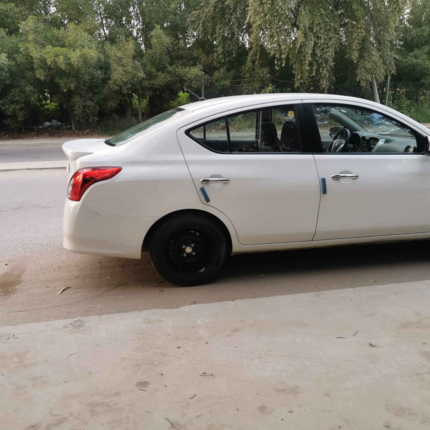 السلام عليكم صني موديل 202‪5
فول مواصفات سعر ١١٥  وبيه مجال بسيط ***********‪ 
    1.جام 4 كهرباء 
    2.تبريد امامي خلفي 
    3.تحكم ستيرين جهتين 
    4.مانع انزلاق 
    5.مري كهرباء 
    6.كامره وشاشة اصلية 
    7.إشارة بالمري الجانبيه 
    8.ماشية 17 الف فقط 
    9.تغليف الأرضية جلد 
    10.وبلوجكتر ابلادي 
    11.تجوى خلفية اصلية مع حامل اكواب
    12.يدات نيكل 
    13.شباك والدعامية الأمامية مطعم بنيكل ابلادي 
    14.سبايدر خلفي 
السيارة بيه حادث بالجنطة ما بيه صبغ بس 4 اصابع وبارد فقط باسمي رقم اربيل للاتصال ***********‪
