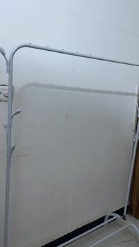 كرسي • ستاند ملابس