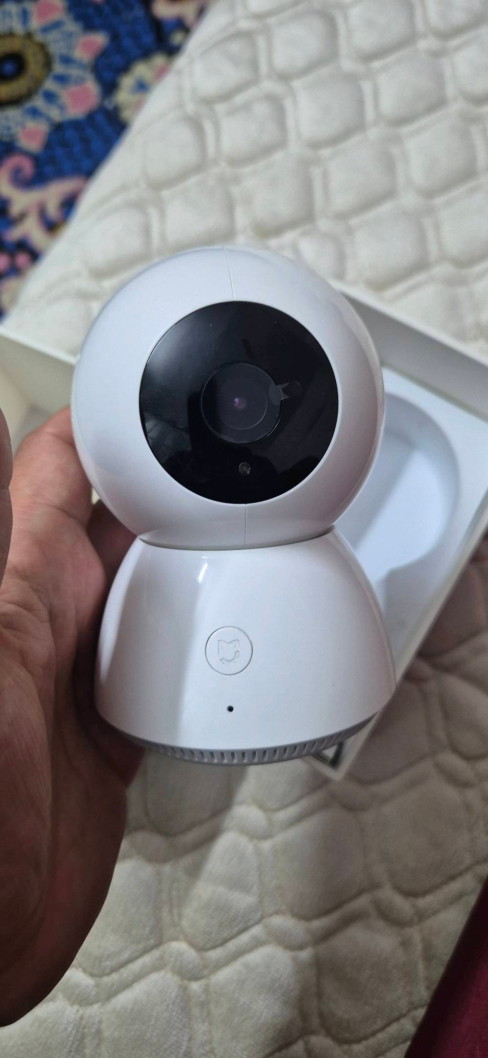 كاميرا واي فاي شاومي منفذ مال كلكسي تشتغل على الشاحنه نفسها بس بدون شحن جديد غير مستخدم ابيع هالموجود ما اعرفلها