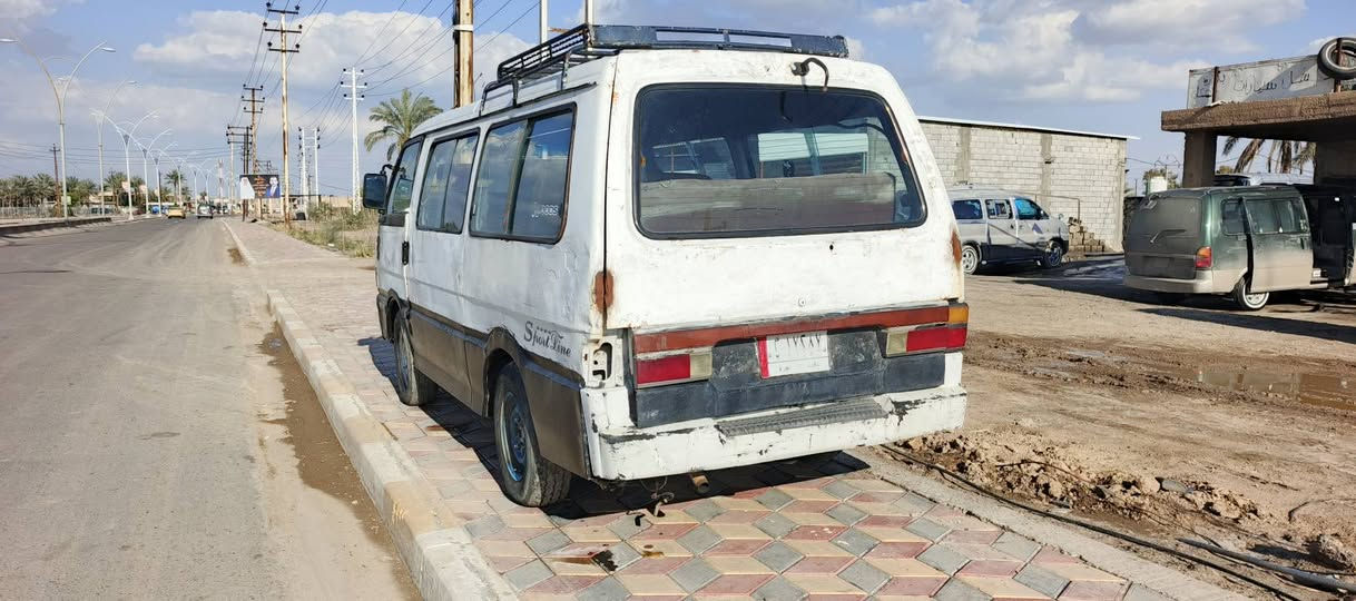 كيه بسته للبيع
موديل 93 بغداد الماني شعار بل تكمه 
غرامات مصفره هيئه مامسجله تريد تحويل تريد وكاله كير محرك اكسل كفاله شواصي واحد معمر سياره كامله عوزها بس مشط 
بم ونوزل جدد باتري جديد سلف حاويه 
.. مكاني بغداد منطقه الطارميه سعرها.. 17.. وبيها مجال بسيط ***********//***********خابرني وتدلل
