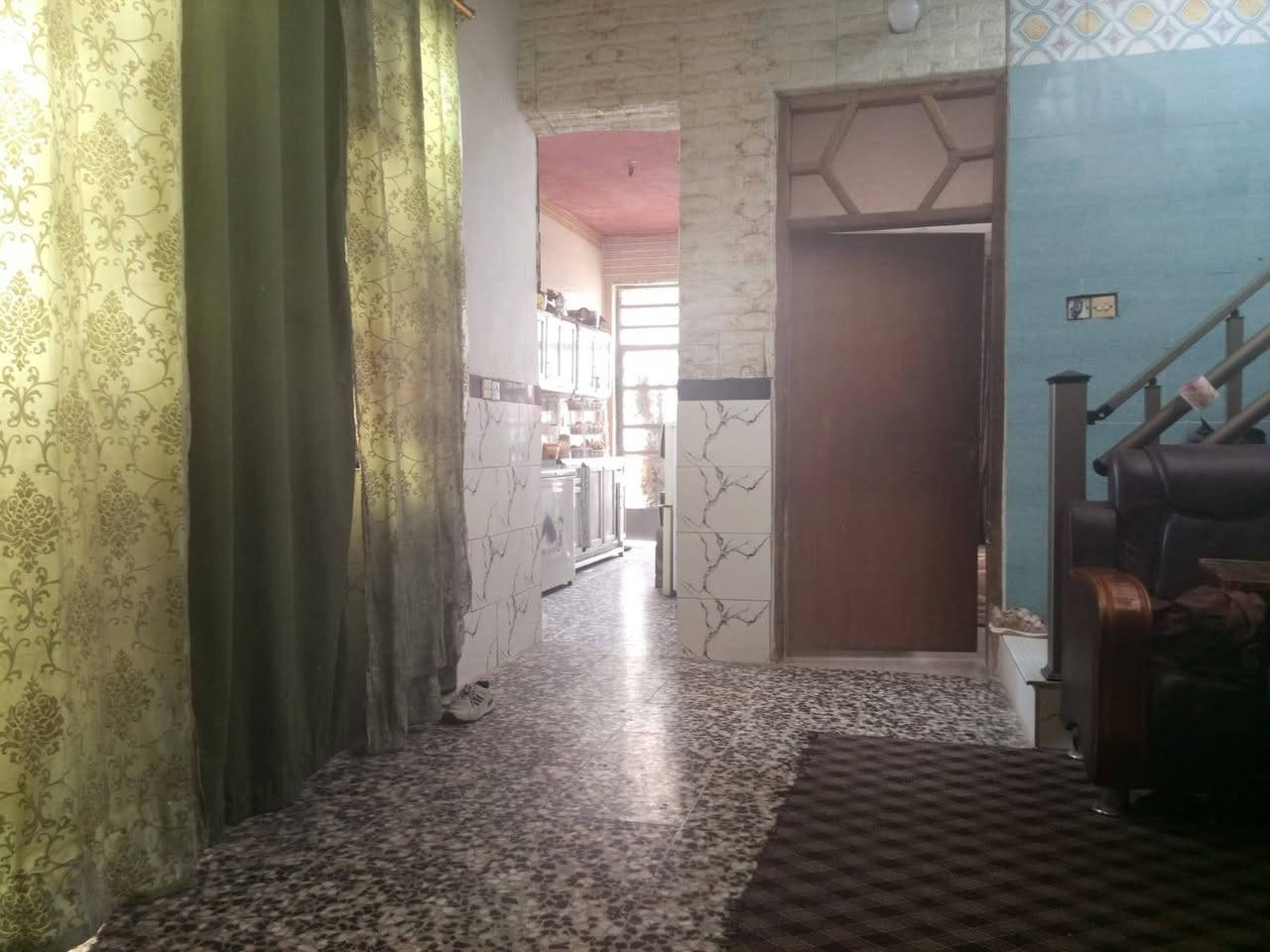 بيت للبيع مساحه 125م طابو زراعي سند 25م بدور الصحه الاولى قريب على سده الجنابين قريب  على شارع عام سعر125بي مجال خدمات كامله رقم *********** واتساب  طابقين بناء طابوك 4غرفه واستقبال وترك ومطبخ منو ر وساحه درج وحمام موافق خارجي
