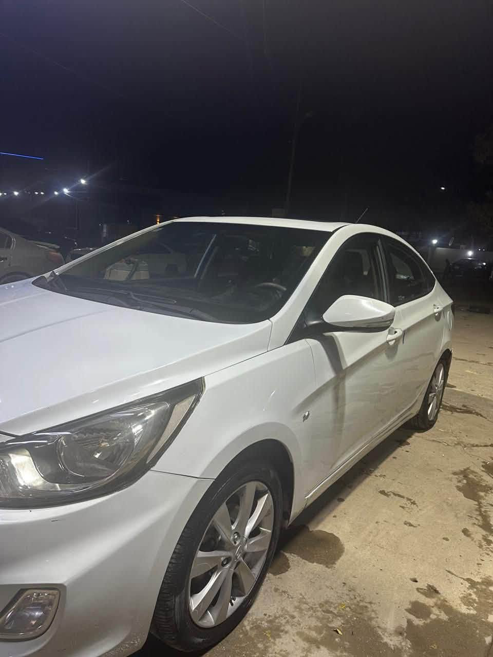اكسنت مديل ١٢ فول للأخير 
ضرره فقط جاملغ و مباوك بل باب بدون معجون فقط رش 
السياره ١/١ ماكو داعي اكتب موصفاته 
سعره ٩٧ بيه مجال 
رقمي 
***********
