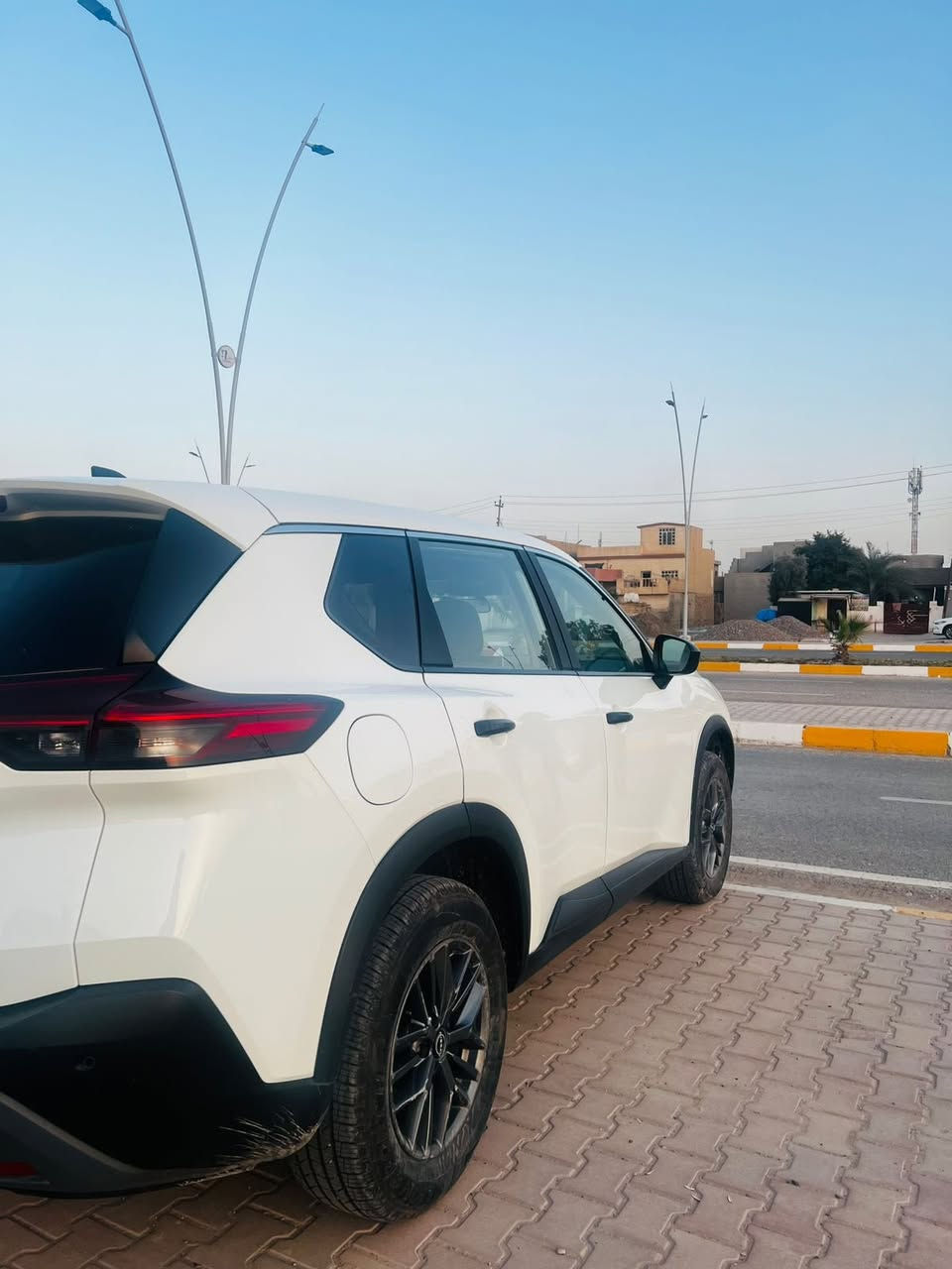 السلام عليكم
🚗 للبيع | نيسان روج 2023 (Clean) 🚗

✅ محرك 1500 تيربو
✅ رادار أمامي + رادار خلفي
✅ حساسات خلفية + جانبية
✅ تحذير النقطة العمياء (Mirror Warning)
✅ مثبت سرعة
✅ تحكمات على الستيرن
✅ شاشة + Apple CarPlay
✅ Auto Hold
✅ Drive Mode
✅ هاند بريك إلكتروني
✅ تشغيل بصمة (Smart Key)
✅ ويلات قياس 17
✅ تايرات جديدة (تخم)

✨ السيارة نظيفة ومواصفاتها كاملة، جاهزة ولا تحتاج أي مصروف.

📞 للاستفسار والمفاوضة يرجى التواصل على الخاص أو الاتصال: ***********-***********)
📍 الموقع: (تكريت /اربيل
