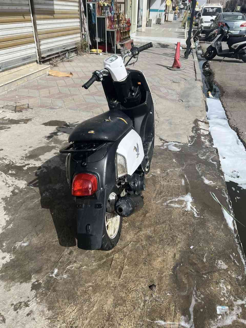 السلام عليكم دراجه بوليس دراجه مكينه بل جيس
يراد ترتيب لكفرات كله شغله بس كفراته تعبانه 

مكان بغداد الجديده شارع المسبح 

سعر ٤٠٠وبيه مجال رقمي ***********تصل وبيكم خير وتدلون
