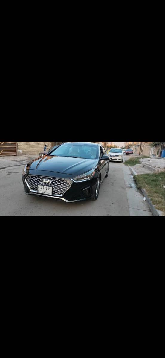 السلام عليكم 
للبيع فقط 
سوناتا 2018 
وارد امريكي حادثهه جاملغ وبنيد 
بيهه فقط الجتف بدايه اللغد ع كد شبر تصليح 
شواصي مكفوله البقيه موضح بالسونر 
رقم بغداد باسمي سنويه نافذه صار ٤ اشهر 
ماشيه 105 mi
سيرفس كامل للسياره 
صدر امامي خلفي جديد قبل يومين 
تخم تاير جديد 
ادامه كامله لمنظومة البنزين 
منضومه تبريد جديده قبل شهر مبدلهه 
السياره من ميكانيك وكهرباء كلشي جديد 
مابيهه اي نقص 
بقية السياره من ناحيه كشر كلشي موضح بالسونر 
مواصفات se
رادارات امامي + نقطه عمياء 
شاشه + كامرة 
تحكمات مقود كامله 
وبقيه المواصفات المعروفه

السعر 105 وبيهه مجال جدا بسيط 
مكان السياره بغداد حي العامل 
***********
*********** بغداد, العراق
