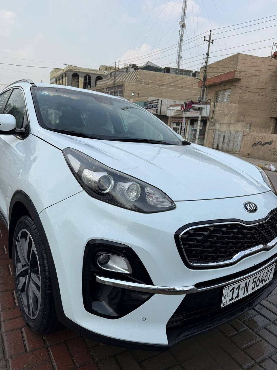 جديده جدا. كيا سبورتج وكاله دوليه 
خليجي مكفوله موديل 2020 
ماشية 77 آلاف 
موصفات عاديه 
مكينه و كير ما مفتوح و تبديل و صبغ ماكو 
السياره جديده جدا و ما بيه أي نقص 
رقم و هزه جديده 
و باسمي السياره 
العنوان بغداد الدوره 
رقم صاحب سيارة ***********
