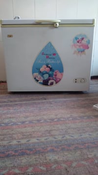 ثلاجة • نظيفة • للبيع