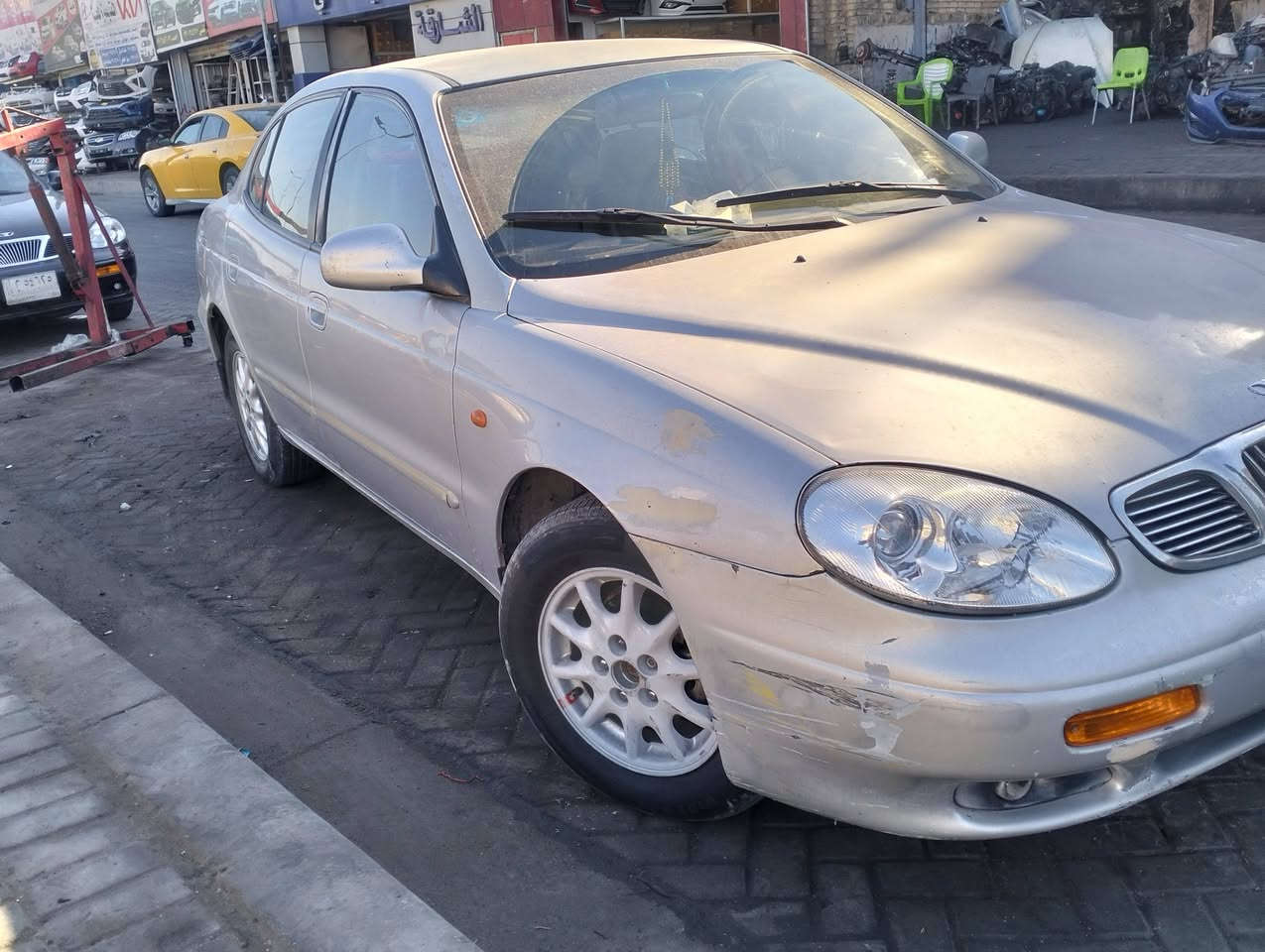 السلام عليكم دايو لكنزا موديل 2000
السياره خير من الله صدر امامي وخلفي لوك مال حاويه 
تخم تاير جديد ويل كب محرك وكير وضفيره وعقل مال حاويه شادهن منضومه التبريد كلها حاويه نقص غاز فقط 
مدوشمه ارضيه وكشنات وشاشه ودشبول لوك 
السياره مكفوله من الضربه بلاديه شوفة عينكم 
***********
