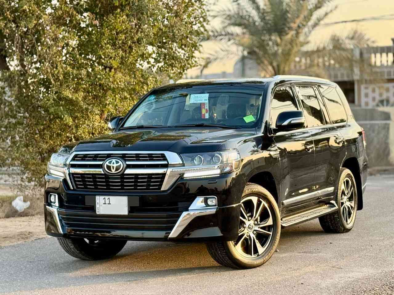 لاندكروز 2021 GXR بريم 
(( نظيفة وجديدة بمعنى الكلمة ))
ماشيه 60 الف حقيقي 
مغلفه حمايه PPF 
فتحه - محرك V6 سلندر - 8 ايرباك - بصمه + بصمه ابواب - 3 شاشات - صندوق كهرباء - جلد - كشنات كهرباء 3 حركات - كيجات ليزري - مري شفط - تشغيل عن بعد - دبل ماوس - حساس امامي وخلفي 

سياره جديده بمعنى الكلمه مغلفه حمايه بدون اي ضرر وبيها كتاب موافقه تضليل رقم بغداد ارقام جديده 

السعر ( 565 ) مكاني بغداد 
 *********** الخاص مغلق
