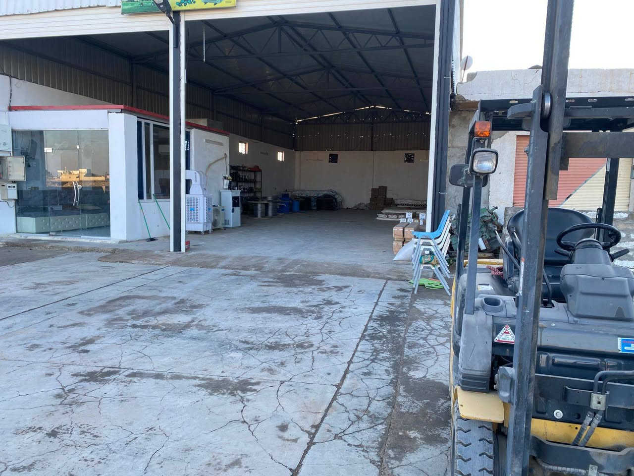 يعلن مكتب الهاشمي في سامراء منطقة الطيوب 
عن توفر. كل ما يحتاجه المزارعين الكرام. من احتياجات زراعية 
محولات. كهربائيه 
كيبلات فلندي كافة الاحجام 
طواقم غطاس 
غطاسات +بم غطاس 
اسلاك. كهرباء. + فنجان عالي + واطي +لنك فيوزات. 
الاتصال هاتف ☎️ ***********
***********
مكتب الهاشمي للمرشات المحورية والطاقة الشمسية والكهربائيات ومضخات الماء
