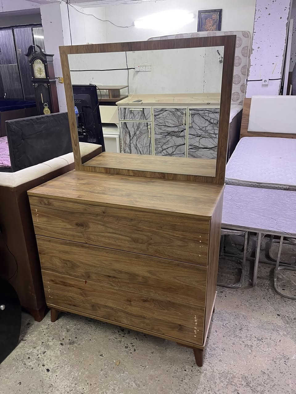 معرض سنان العاني) لبيع  اثاث منزلي  مستخدم وجديدوتبديل
(***********يوجد توصيل 

)(***********)/اومرسلتنا على الواتساب العنوان سليمانيه /كاني كورده قرب من ماركيت  شوك
