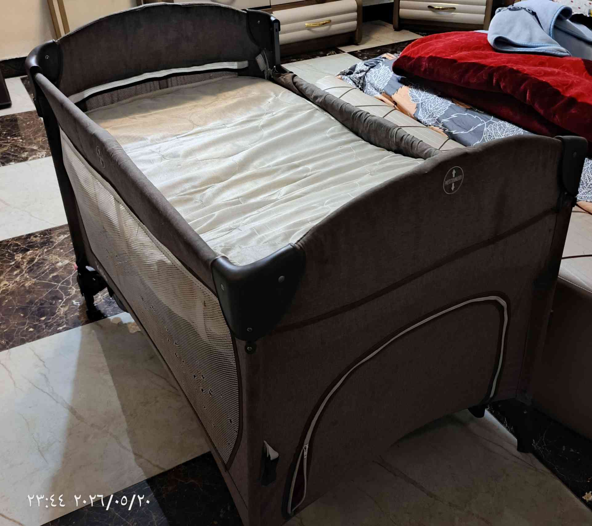السلام عليكم
جرباية باب سلايت للبيع مابيهه اي ضرر تستعمل من حديث ولاده الى سنة وياهه دوشك وتنحط بصف جرباية كلش عملية وحلوة ب60 اريدهه  
مع غسالة صغيرة تنفع للملابس اطفال 
او غسل الخضراوت غير مستعمله  اريدهه ب10 للحجز راسلوني ع رقم او ع خاص
***********
