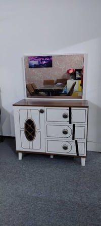 للبيع ميز تواليت تركي نضيف المكان حي الجهاد  واتساب 07703911094  السعر...