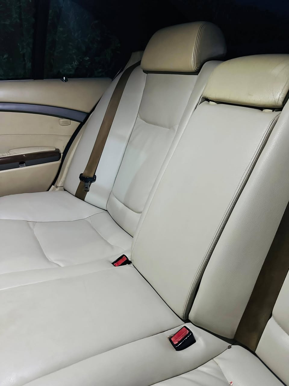 BM باخره 8سلندر موديل 2004 حجم 745i  فول مواصفات  گير ومحرك وكهربائيات وحدادية جاهزه من كلشي. مصبوغه حزام. بيها جاملغ خلفي بدون دواخل. رقم اربيل بأسم صديقي. تحويل بدون وكالة. مكاني الانبار  قضاء الحبانيه. السعر ٩٥. والف مبروك للتصير من نصيبة.
للاتصال ***********
***********.
