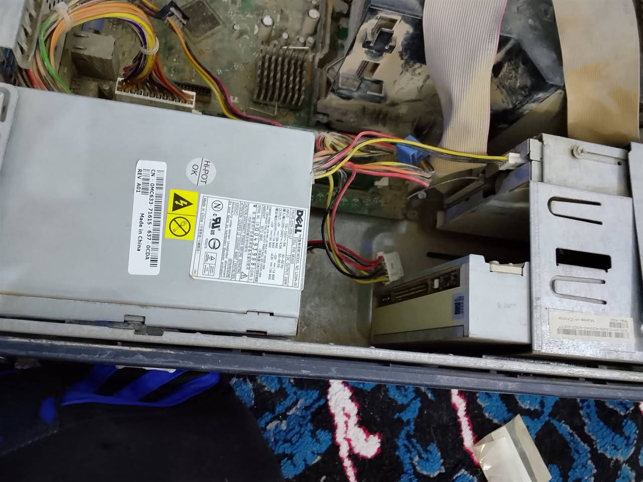 سلام عليكم ورحمة الله
حاسبه عدد2 فحم 

قيم و اخذ كيس تجميعه عدد2 ~للبيع~ 

 _مواصفات_ 

معالج *E3* 1220 v2

رام 16

بور سبلاي 240

كرت شاشه GT 730 4GB موجود كارتون جديد

مثبت عليه ويندوز 10

وكيس مثل ما موضح بالصور

ول ثانيه ما اعرف مواصفاته رقم الهاتف ***********
