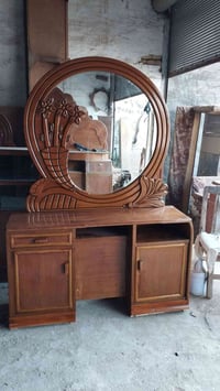 ميز مراية • نضيف • مصبوغ