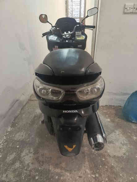 سلام عليكم فورزة 09 دراجة بلادية برغي ممفتوح بيها كير محرك بلادي لاتجفيت والتبديل بيها بس الكلج دراجة نظيفة سعر 11 وبيها مجال مكاني بغداد ***********
