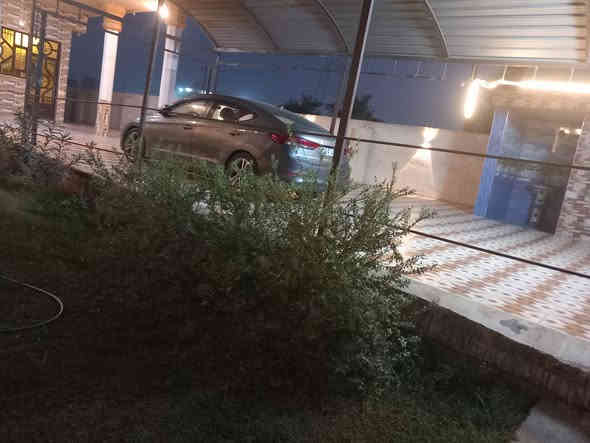 السلام عليكم بيا للبيع في تقاطع النهروان قريه زين العابدين عليه السلام 
يتكون من! 
ثلاث غرف✅

صاله كبيره✅

مطبخ حار بارد✅

هول ✅

واستقبال✅

ومساحه كبيره ✅

حديقه اماميه خلفيه✅

البيت كامل كامل متكامل من

سيراميك وماء وكهرباء 

البيت موقع حلو احلا موقع بلفرع

السعر مناسب جدا 

رقم *********** سيد احمد 

الموقع بغداد تقاطع النهروان اول جسر مشات مشروع المبطّن
