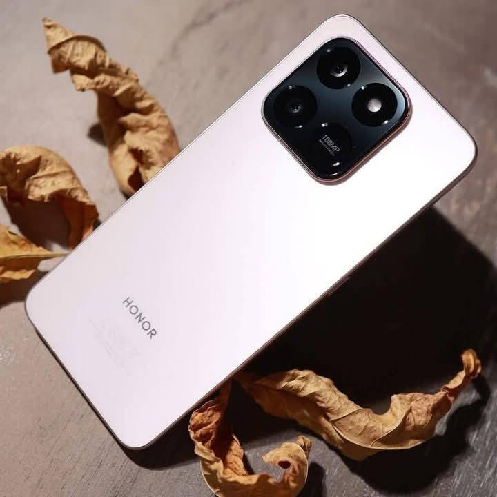 اخـتيـارك الافـضـل للـقـوة والـسـرعـة🦾🤩
الاحـدث بنسخة ال 𝐇𝐎𝐍𝐎𝐑 𝐗𝟕𝐝 4G📱

الــســعــر✌️ 185

🔻 سعة تخزين: 256GB // 8GB RAM  
🔻 شاشة كبيرة بتردد 120Hz – عرض ناعم وسلس  
🔻 معالج: Snapdragon 685 – أداء يومي ثابت وفعّال  
🔻 كاميرا خلفية: 108MP – صور واضحة بتفاصيل مذهلة  
🔻 كاميرا أمامية: 8MP للسيلفي والمكالمات  
🔻 بطارية ضخمة: 6500mAh مع شحن سريع 35W  
🔻 نظام تشغيل:Android 15 مع واجهة MagicOS 9.0


**إذا كنت صاحب هذا الإعلان وتريد حذفه لأي سبب، رجاءا أرسل رسالة إلى الدعم الفني**