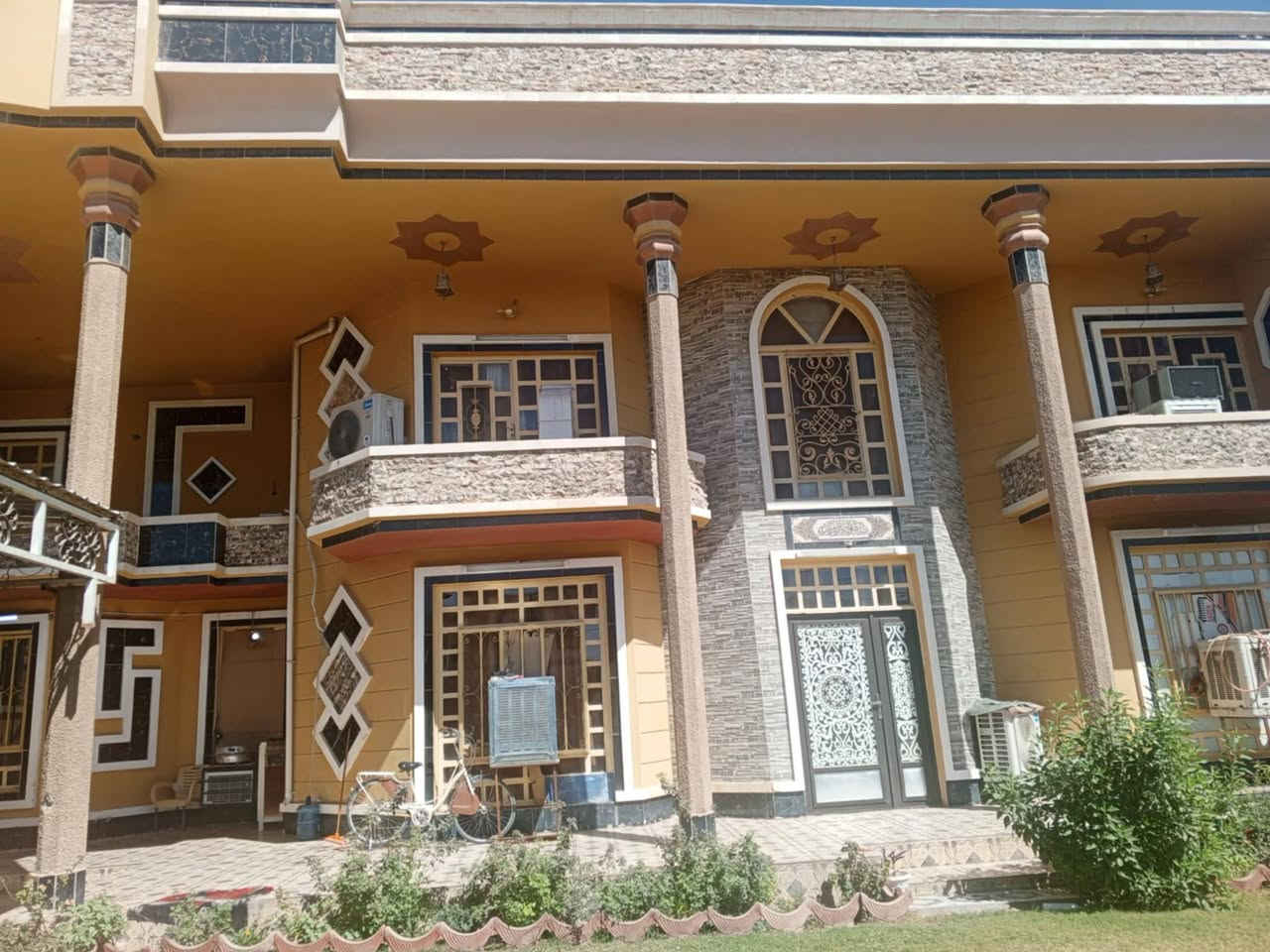 السلام عليكم 
بيت للبيع القادسيه شارع الحولي مساحه 600
للأستفسار 
***********
***********
