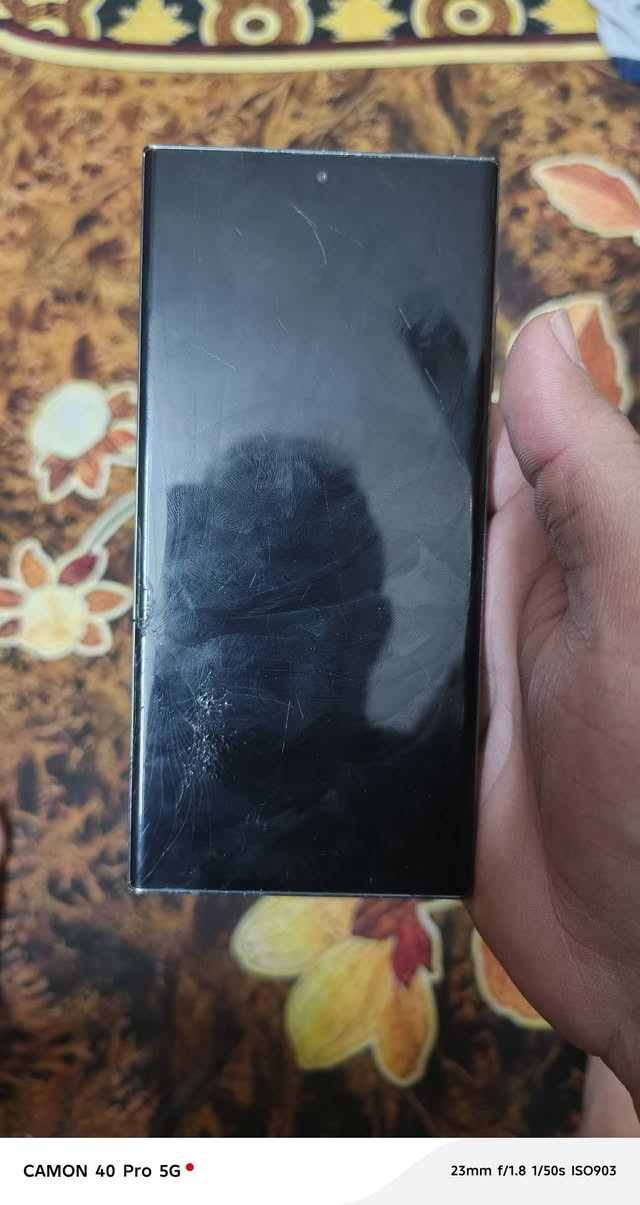 Galaxy S23 Ultra
مستخدم مضروبه شاشه مالته بس كسر ما مائثر على لمس للبيع 
550 تواصل ‏‪***********‬‏
