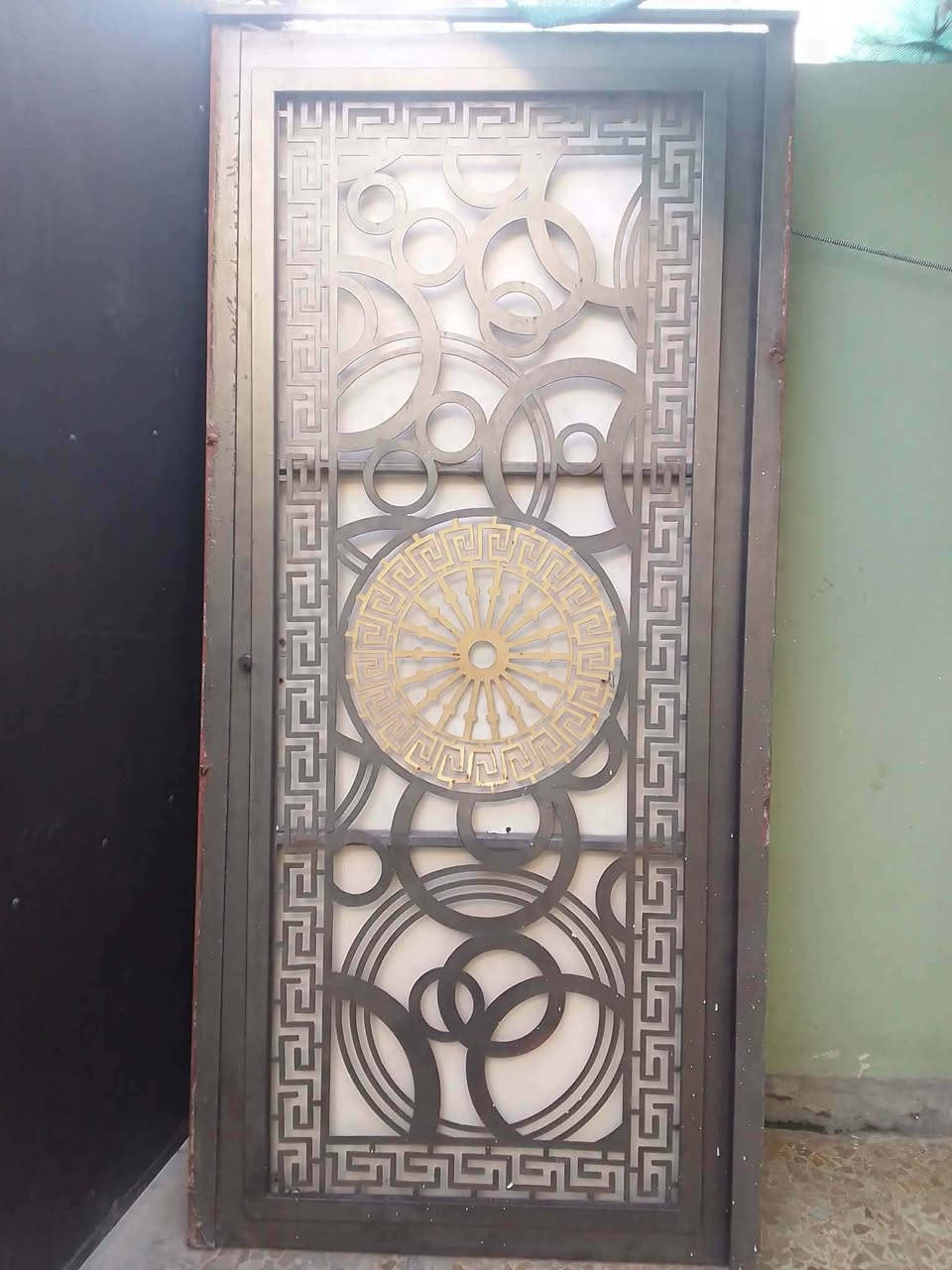 #باب #حديد ثقيل معا الملبن بدون غيسان وزنجار #للبيع  السعر 160 وبي مجال في حي الميثاق الطول مترين و10 والعرض متر 🔥🔥مكلف بل نشر التواصل فقط علا الرقم 
‏‪ 0772 926 5651‬‏
