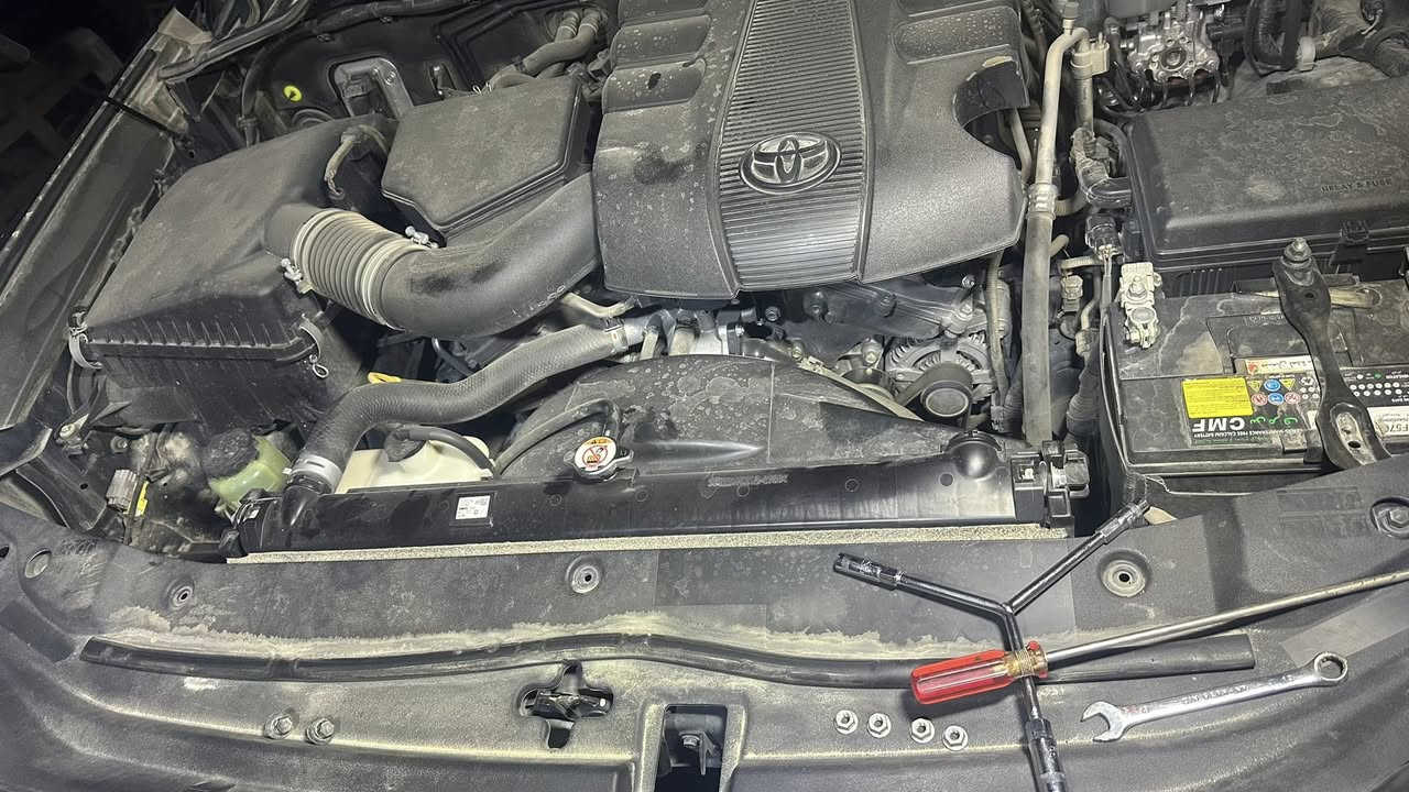 السلام عليكم 

اليوم تم تحوير مروحة لتيوتا لاندكروز 2020GXR محرك 6V

شباب المروح BMW نضام برشلس مو فحمات ونضام المروحة يكون تدريجي 8سرعات  وتشتغل نضامين وية التبريد وع الحماوة والحماوة تدريجي يعني اول متشغل السيارة طافيه المروحة اول متبدي تحمة تشتغل المروحة 20% وراها تصعد تدريجي ومن تشغل تبريد تشتغل بنسبه 50%
والمروحة الماني اصلي والكارت كذالك وابد متوكف المروحة بيها نضام اي شي يصير المروحة تشتغل فول ويدك جرص يعني ابد متوكف لمروحة والمروحة تكعد داخل الحاضنه يعني تكعد كعده بلاديه الحاضن يبقه نفسة  
الايجابيات 

١-زياده عزم السياره 
٢- تبريد اقوى 
٣-راحة المحرك 
٤-ثبات الحماوة 
٥-تنميرات الكير تنزل بشكل سلس مع نزول الرون بالسرعات العاليه 
٦- صرف بانزين يقل 

والسلبيات 

مابيها اي سلبيات اكو سلبيات بغير مرواح  الفحمات تموت الباتري وتسحب تيار وتوكف ع اي لحضة هاي المروحة مغنطة نضام برشلس 

بالنسبه للسعر المروحة وعقل وضفيره وجوزة وزايده ناقصه  كرسته وعمل مع ضمان سنه 300الف 

 واتساب ***********
***********واتساب
عيسى
مكاني بغداد ابو غريب
