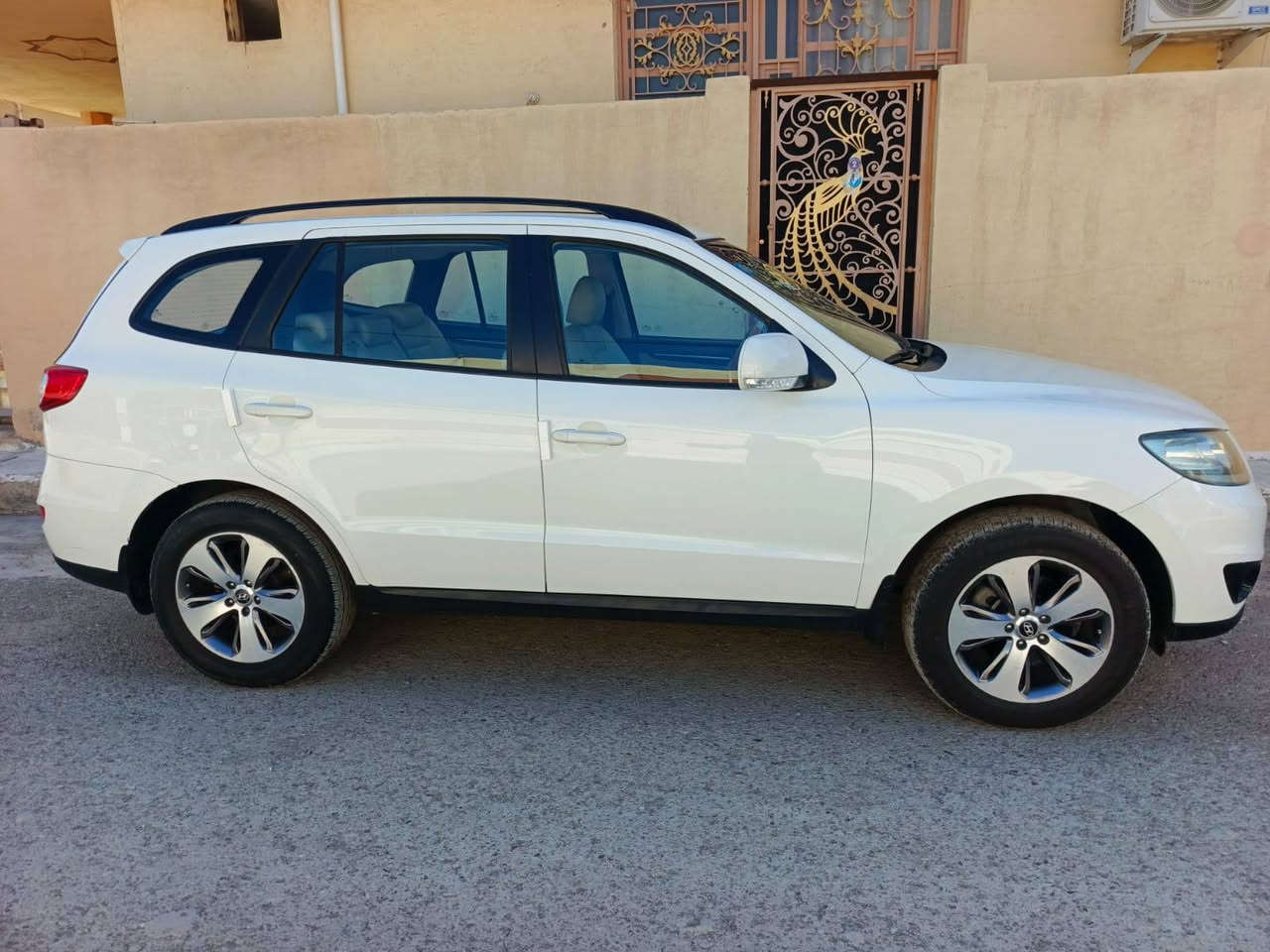 سلام عليكم 
سنتافي موديل ٢٠١٢
 محرك 6
7 راكب
ماشيه 124 ألف 
 شركه العامه  
سعر165 
رقم الهاتف ***********
