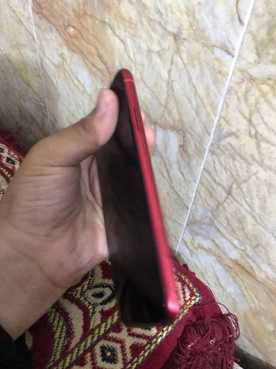 السلام عليكم ايفون11 العادي ذاكره 128 
74 بطارية الجهاز مكفول دبل سيمكارت 
سعرة 275 الف مو شراي لاتدخل وتعبني ولا تكسرون بسعر 
مكاني سماوه واتساب ***********
