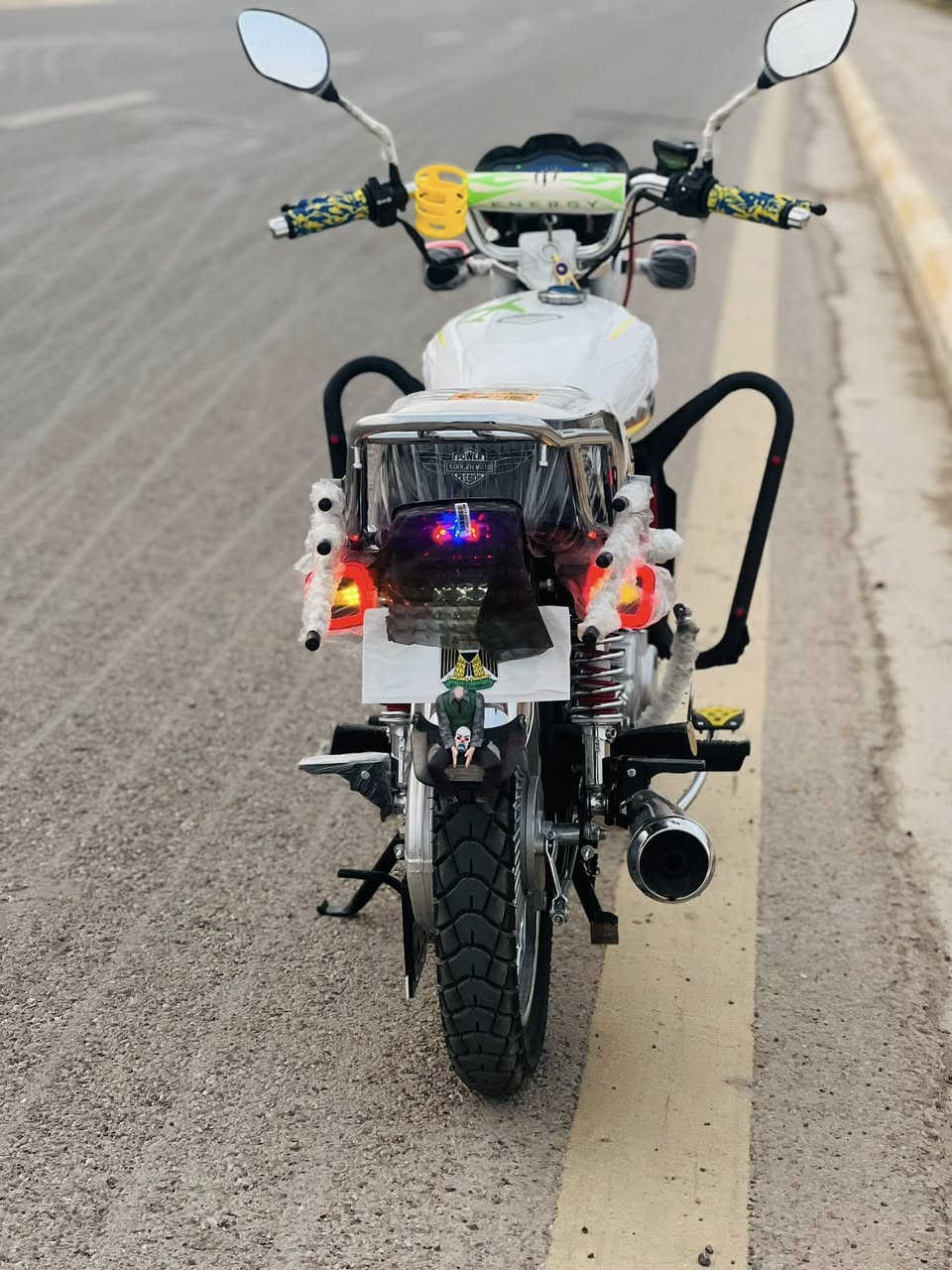 سلام عليكم 
ايراني للبيع موديل 25 كفاله عامه بعده جديد كلش
 قبل سبوعين من شديته بعدد ع سحك دهن شركه 
ويا ورقه منفيس السعر 900 وبي مجال قليل مكاني رمادي 
***********
