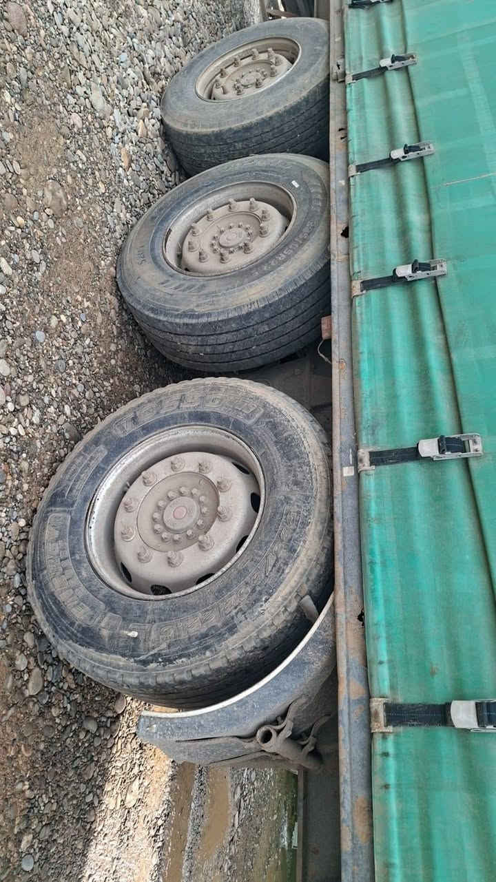 السلام عليكم عربانه شمتز شولار كما واضحه بل صوره موديل 2010منفيس السعر 75وبيها مجال
***********
