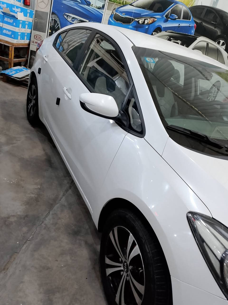 السلام عليكم كيا سيراتو 2015الشركه الدولية خليجيه محرك 1600دوش السياره مكفوله ماعدا الجاملغ الخلفي الأيسر صبغ وبارد صغير في الصندوق المواصفات كامره وشاشه ويل كب غرفه ملونه كير ومحرك تبريد صدر نظيف جداً ماشيه 85كيلو رقم بغداد السنويه والرقم والهزه جديد باسمي السعر 123العنوان بغداد الاعظميه قرب ساحه عنتر الاتصال ***********
