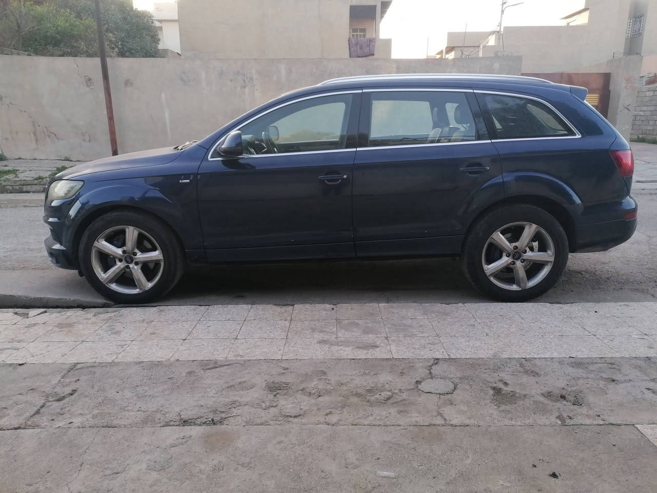 أودي Q7 2011 محرك وگير بطة 3000 بيها منظومة غاز يعني غاز وبنزين مواصفات السيارة فول تبريد 3قطع باتري جديد رادار جانبي سقف بانوراما بردات جگات جوبليس تصعد وتنزل مواصفات Q7 معروفه السعر 9300$ مكان السيارة موصل اتصال ***********
