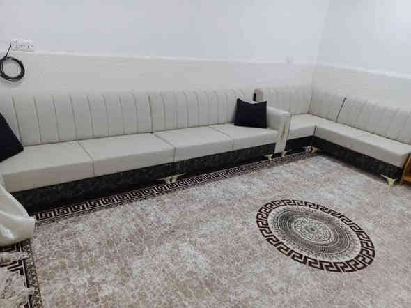 دار للبيع في مجمع الدوح
المساحة/ 218 
حر غير مطلوب
بناء صاحب الدار
طابقين 
الطابق الاول//استقبال وصالة كبيرة ومطبخ وغرفة عدد2 وتهوية عدد 2 مجمع صحيات عدد2 داخلي وخارجي وحديقة وكراج سيارة
الطابق الثاني// يتكون من غرفتين 2.(غرفة كبيرة بنظام السويت مع مجمع صحيات كبير) وغرفة ثانية وسطح.
‏للاستفسار ***********
