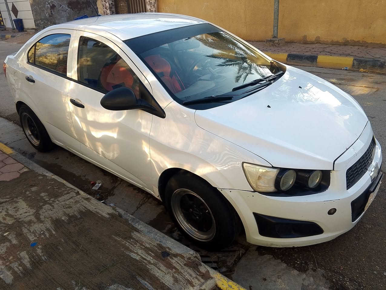 شوفرليت سونك خليجي ٢٠١٢ 
مواصفات عاديه 
بيها صفحة السايق الباب الخلفية معدل ومصبوغ 
نقص اشياء بسيطة 
رقم انكليزي / سنوية جديدة بأسمي ل٢٠٣٠
كوت / الزهراء 
***********
السعر 50$ وبيها مجال حگ النقوصات
