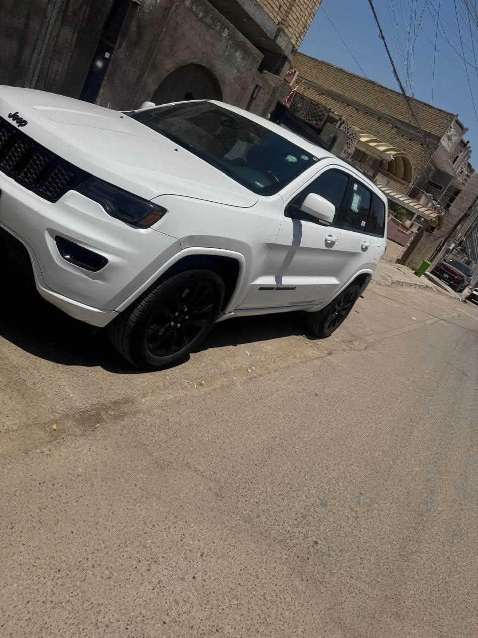 سلام عليكم للبيع جيب شيروكي كلين كلين تايتل ليمتيد  فول للأخير موديل 21 ماشيه ٣٠ ألف  السعر 225 ورقه مكاني بغداد للاستفسار ع رقم ***********
