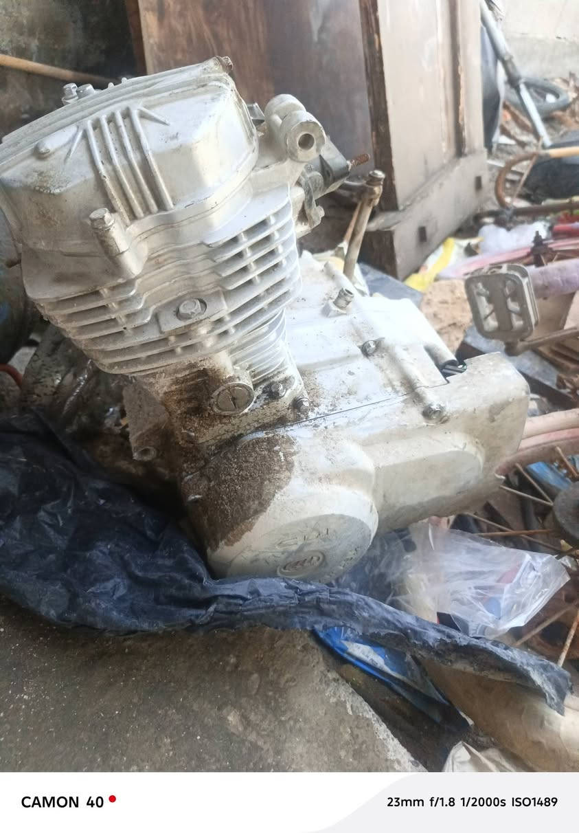 للبيع كومه حديد بس مكفولات من السرقه ولمكينه اضمنها الك شغاله بس يرادلها جبن ولويلات عدلات لا عواج ولا شي التانكي جديد خوش قراض ولله ***********
السعر 135 قفلللللل
