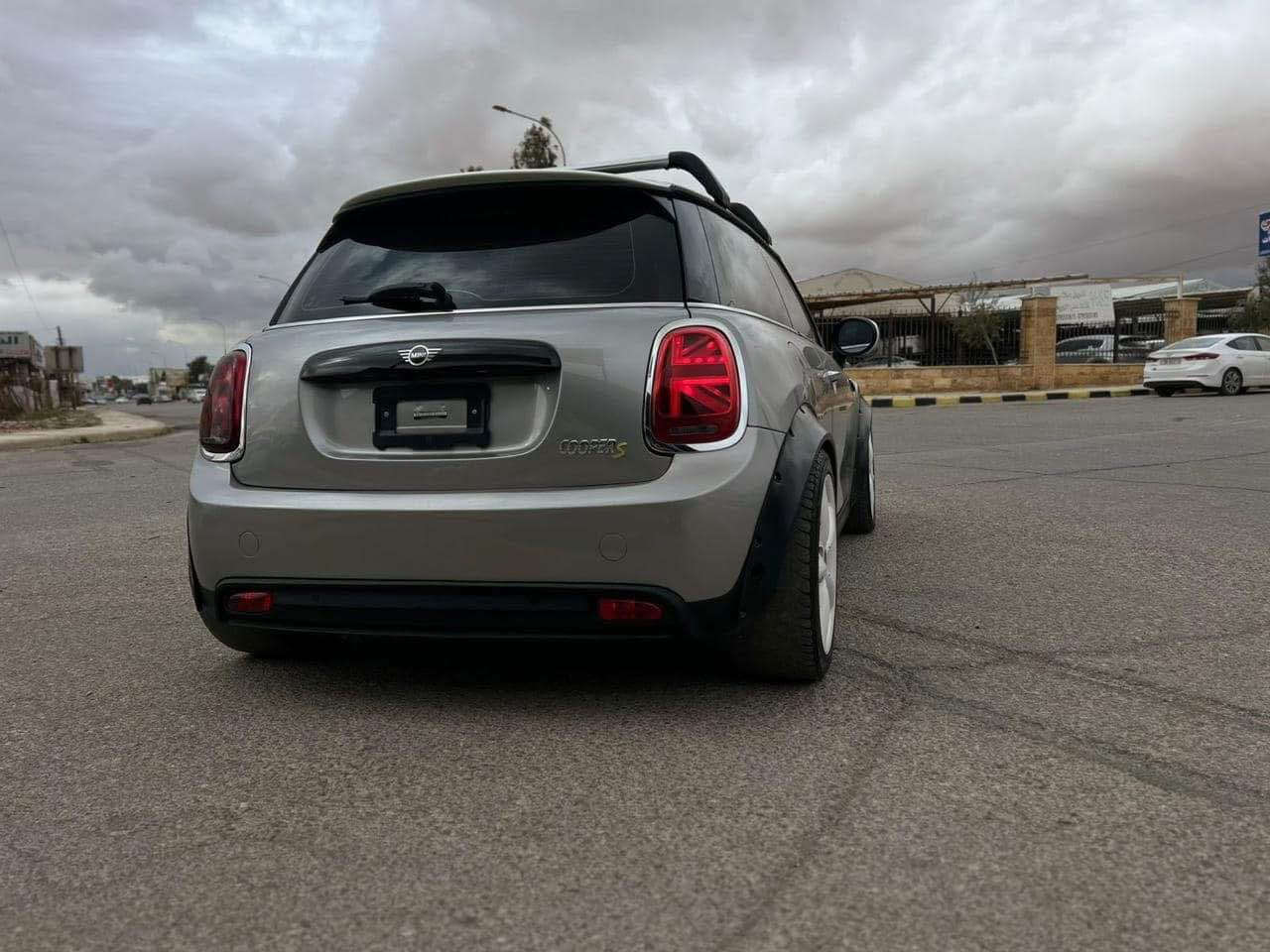 Mini Cooper 
سيارة موديل 2023 
فول فول موصفات 
كهرباء السيارة شحن 
سيارة كلش حلوة ونظيفة 
سعرها هم كلش زين الي يحب 
يتواصل ويايه 
*********** بغداد, العراق
