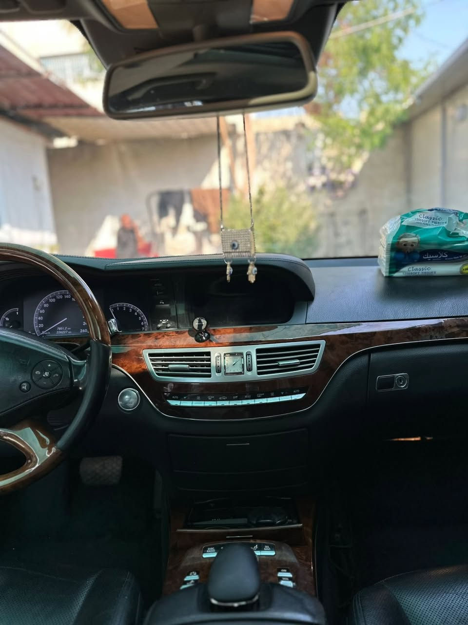 سلام عليكم مرسيدس اس لارج رقم بغداد  دولي وارد ألماني مودي٢٠١٠ مسجله ٢٠٠٩ كفالى عامه عدى الدعاميات  فووول بصمه فتحه حساسات كامره 3 شاشات بلاديه ناضور ليلي مساج بالكشنات جلد كشنات ذاكره تدفئة تبريد بردات كهرباء بيبان شفط جنطه كهرباء  ٤ كشنات كهرباء بأسمي السعر ٢٢٠ مكان السياره شارع فلسطين هاتف ***********
