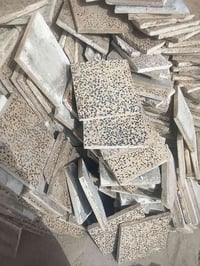 عندي 600 كاشيه للبيع مستعمل نضيفات للاستفسار 07778617543