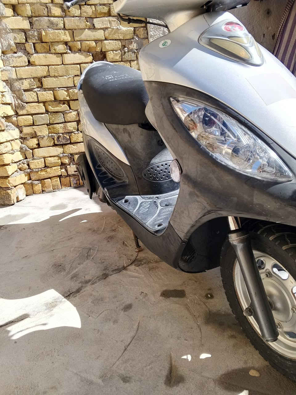 كامكو 2013 بدل بيه بس زنجيل مابيه اي نقص جهازه مكان رفاعي ***********/ سعر 550 بيه مجال
